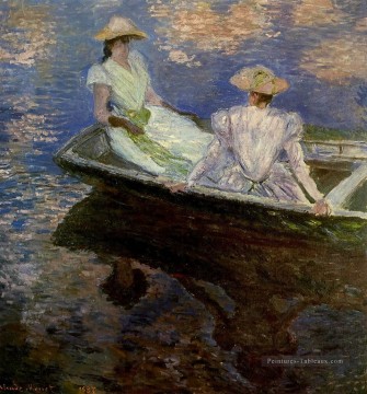 Jeunes filles dans un bateau en rangée Claude Monet Peinture à l'huile
